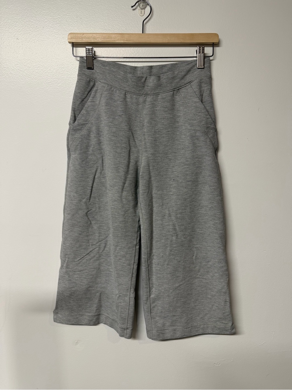 Ivivva Girls' Gray Wide-Leg Crop Sweatpants size 12